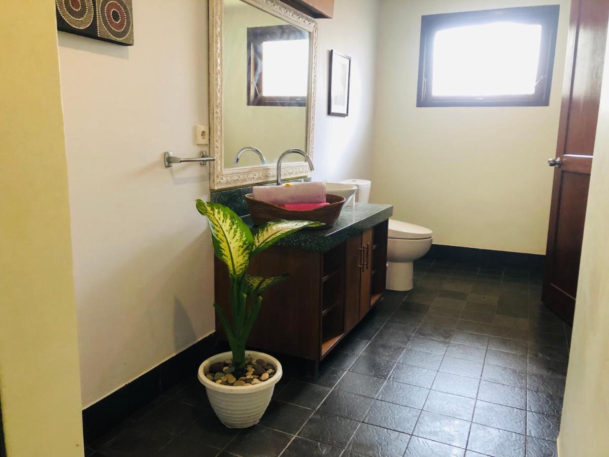 Villa Abhista Seminyak 外观 照片